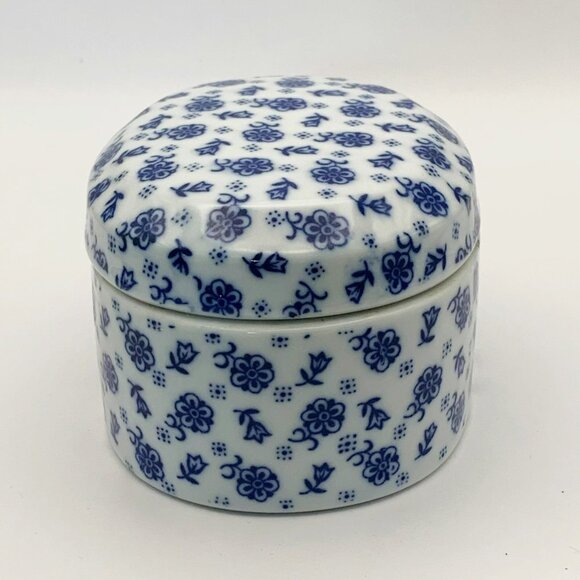 Vintage I.W. Rice & Co. Inc. Blue & White Floral Small Lidded Dish - Picture 2 of 9